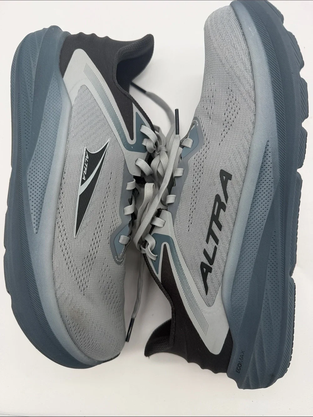 ALTRA men's torin 8 shoe in gray